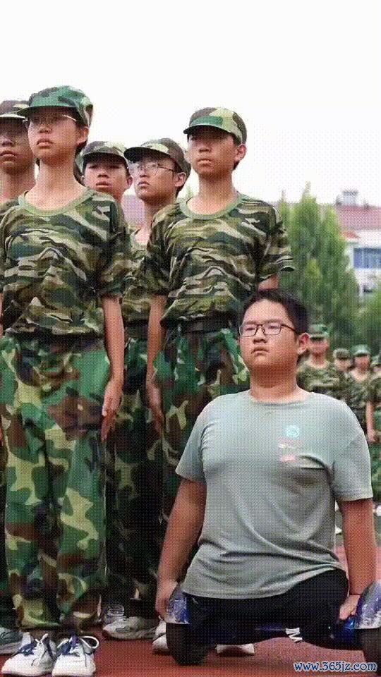 “板凳男孩”方宇翔已被录取 坚韧求学终圆梦